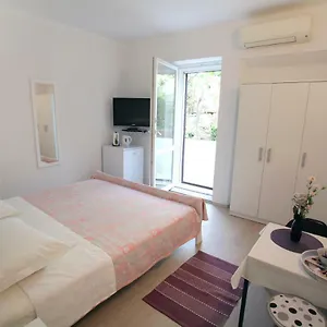 Feme Gostinjska kuća Trogir