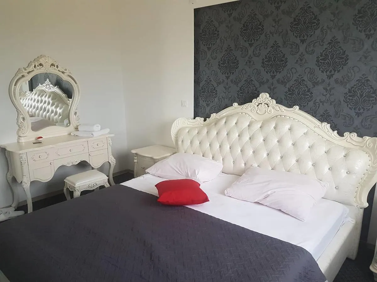 Casa de hóspedes Diamond Hotel Nin
