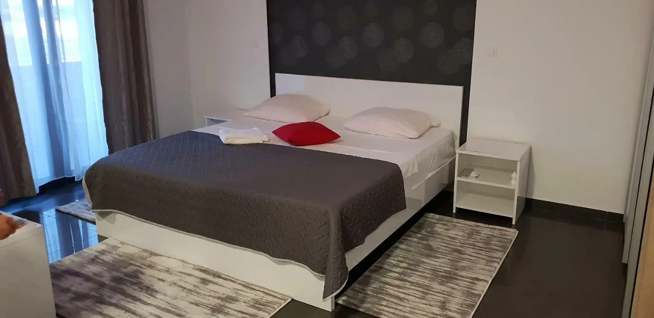 Casa de hóspedes Diamond Hotel Nin